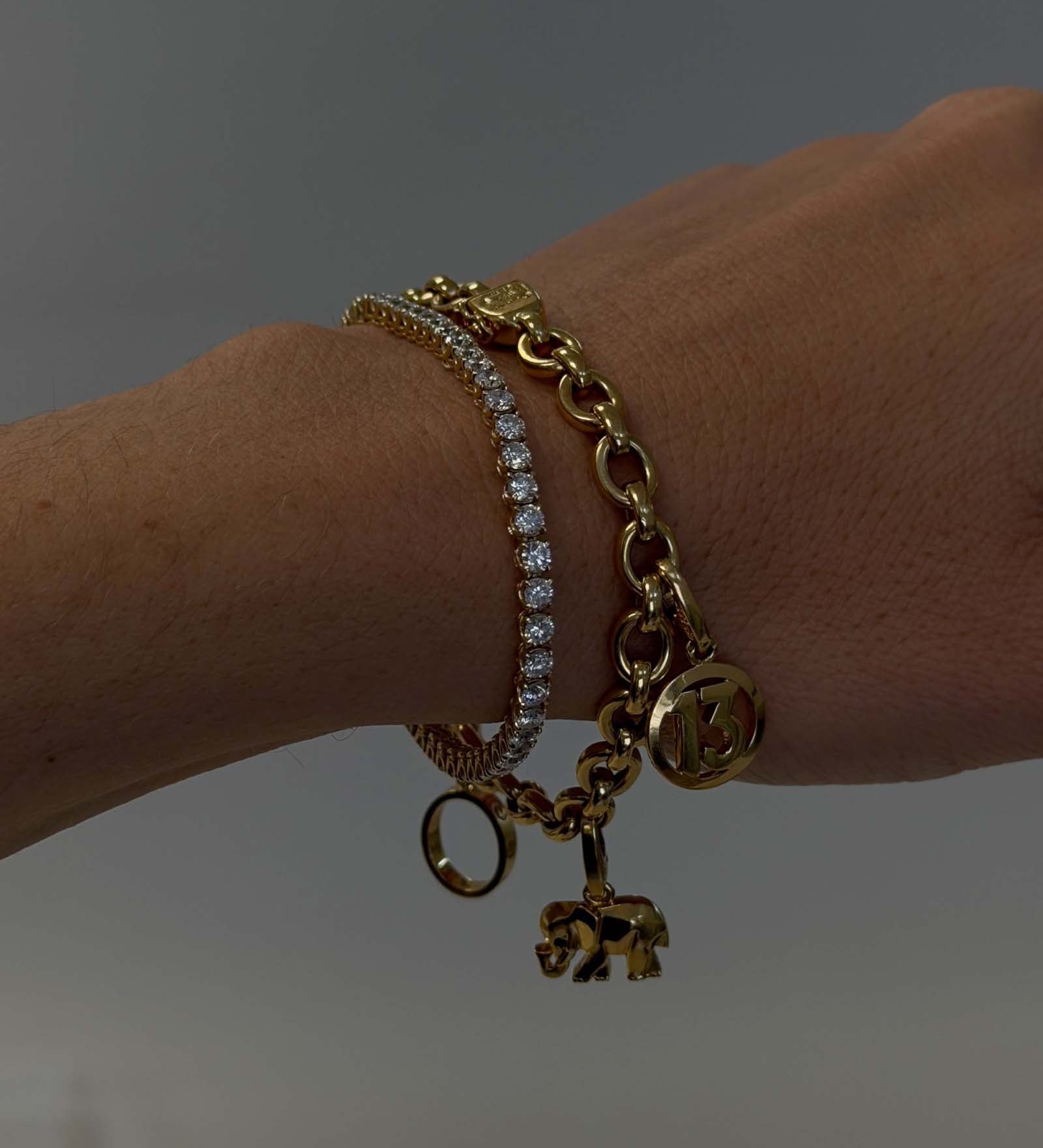 Kinn - Vintage 18k Gold Cartier Charm Bracelet