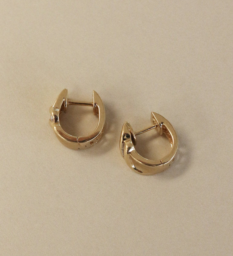 Kinn - Vintage Baguette Diamond 14k Gold Huggie Earrings