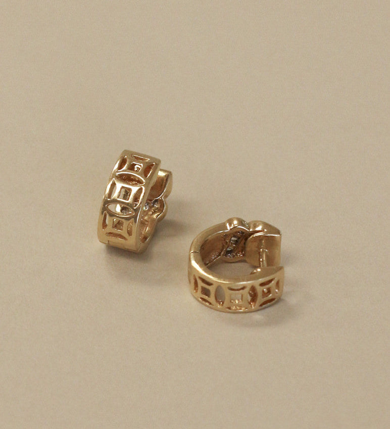 Kinn - Vintage Baguette Diamond 14k Gold Huggie Earrings