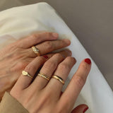Kinn - Petite Heart Signet Ring