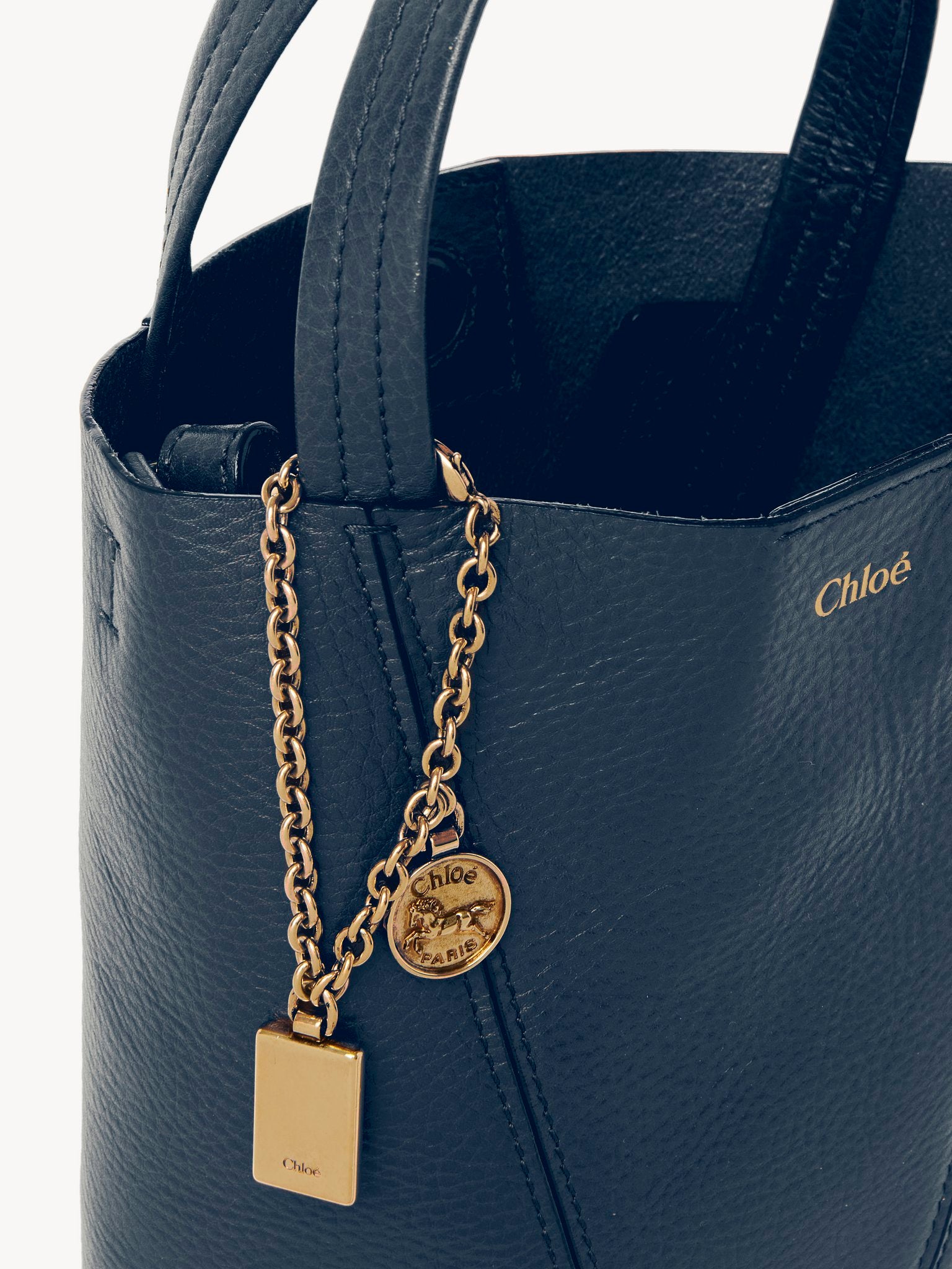 Chloé Chloé - Small Chloé Spin tote bag in grained leather