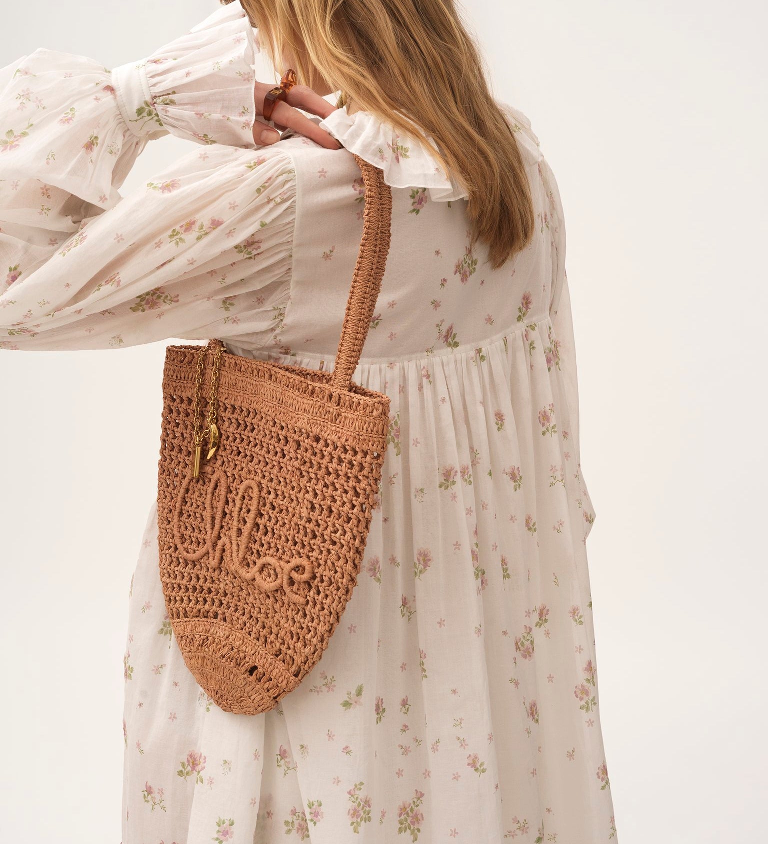 Chloé Chloé - Small Summer Banana tote bag in raffia