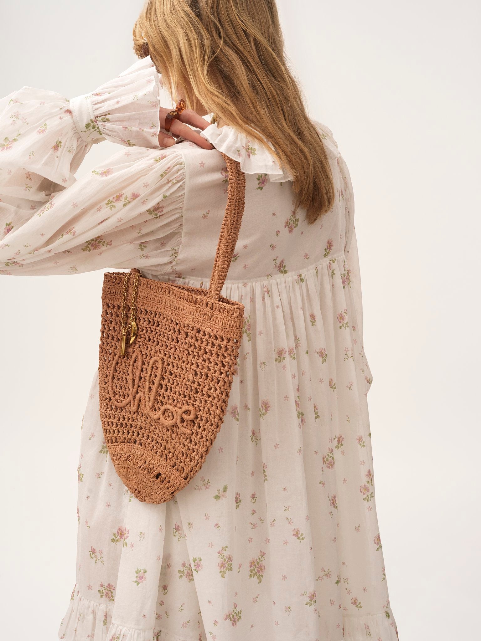 Chloé Chloé - Small Summer Banana tote bag in raffia