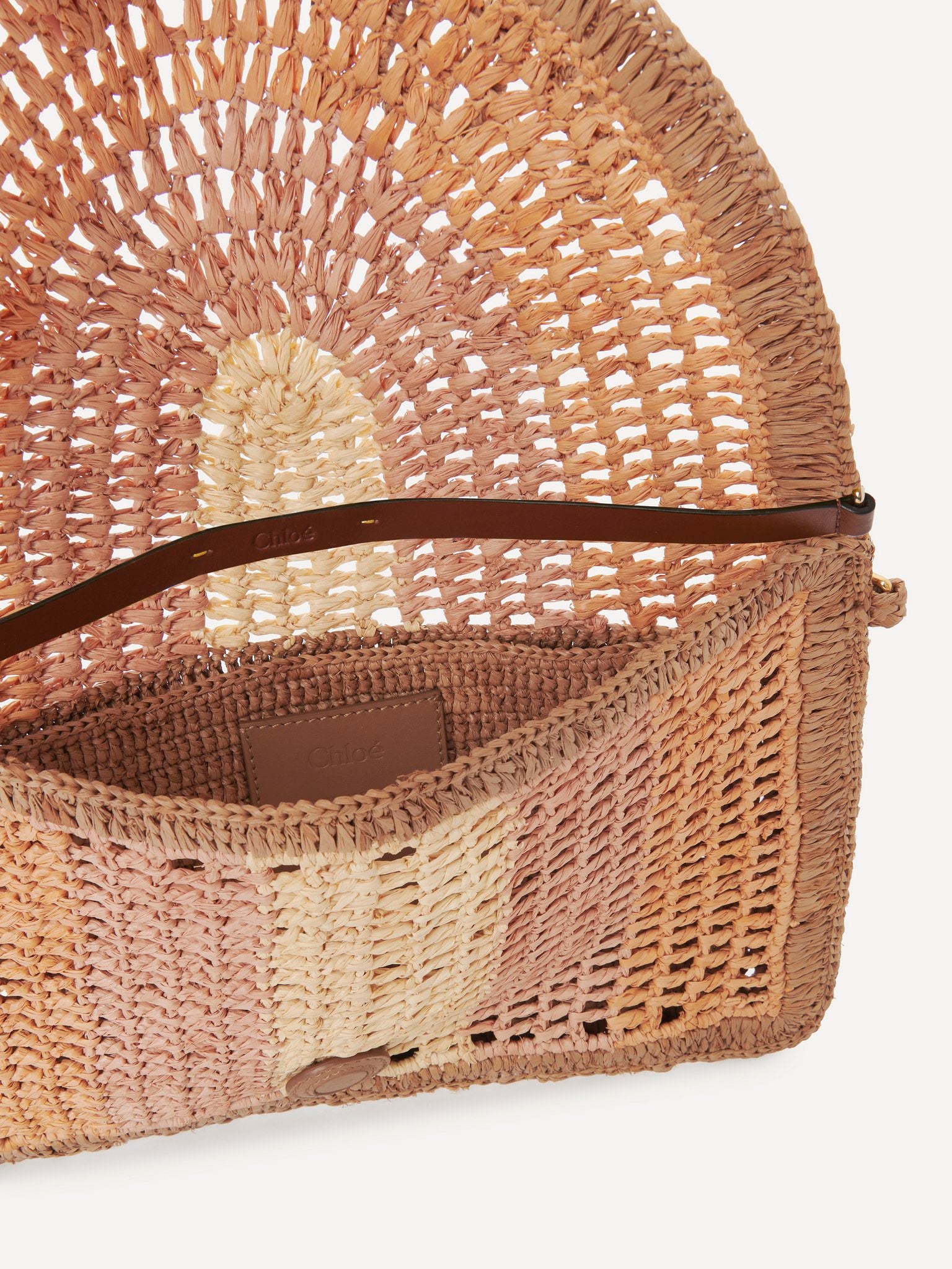 Chloé Chloé - Summer Banana flat pouch with strap in raffia