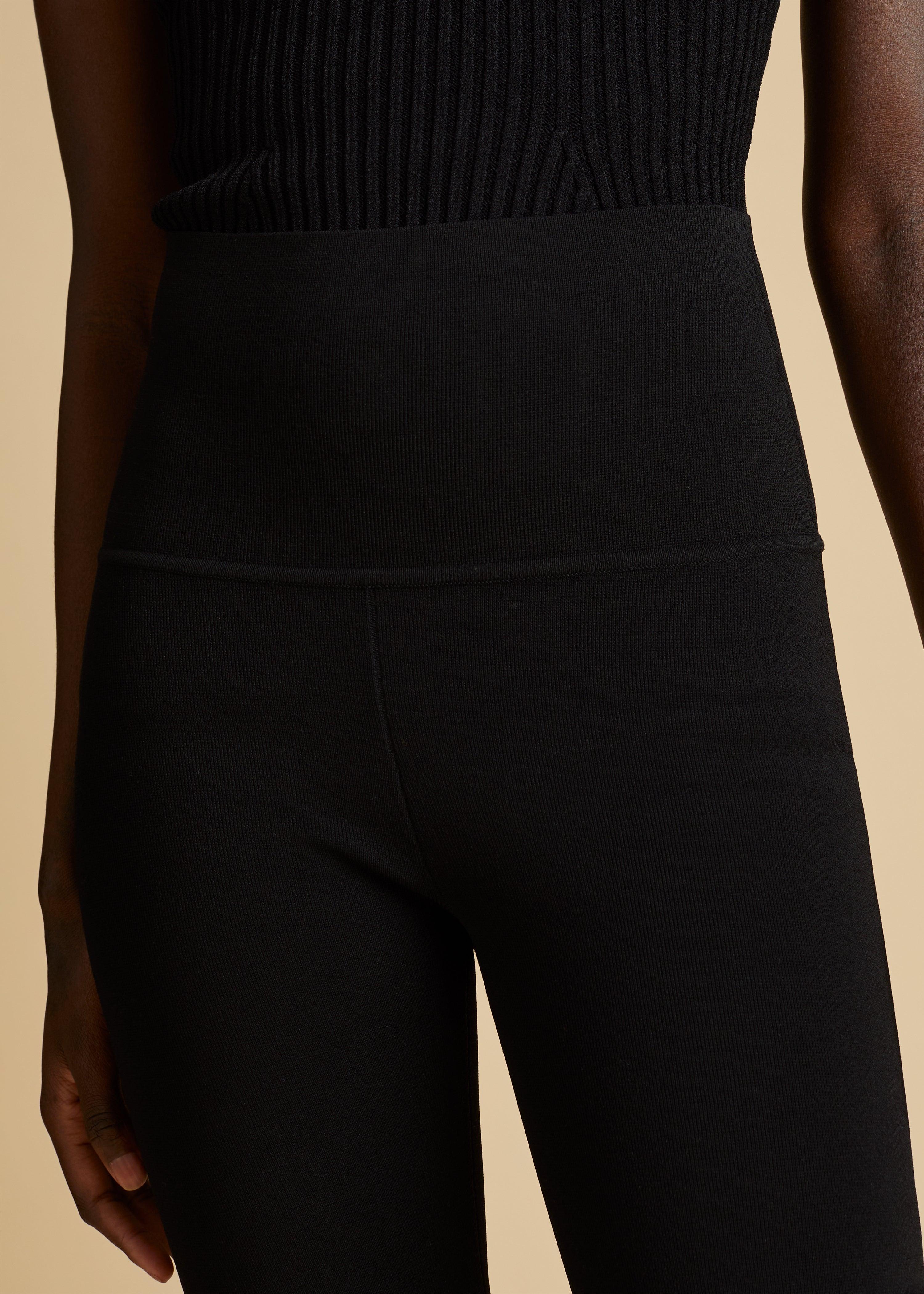 The Jane Legging in Black - The Iconic Issue