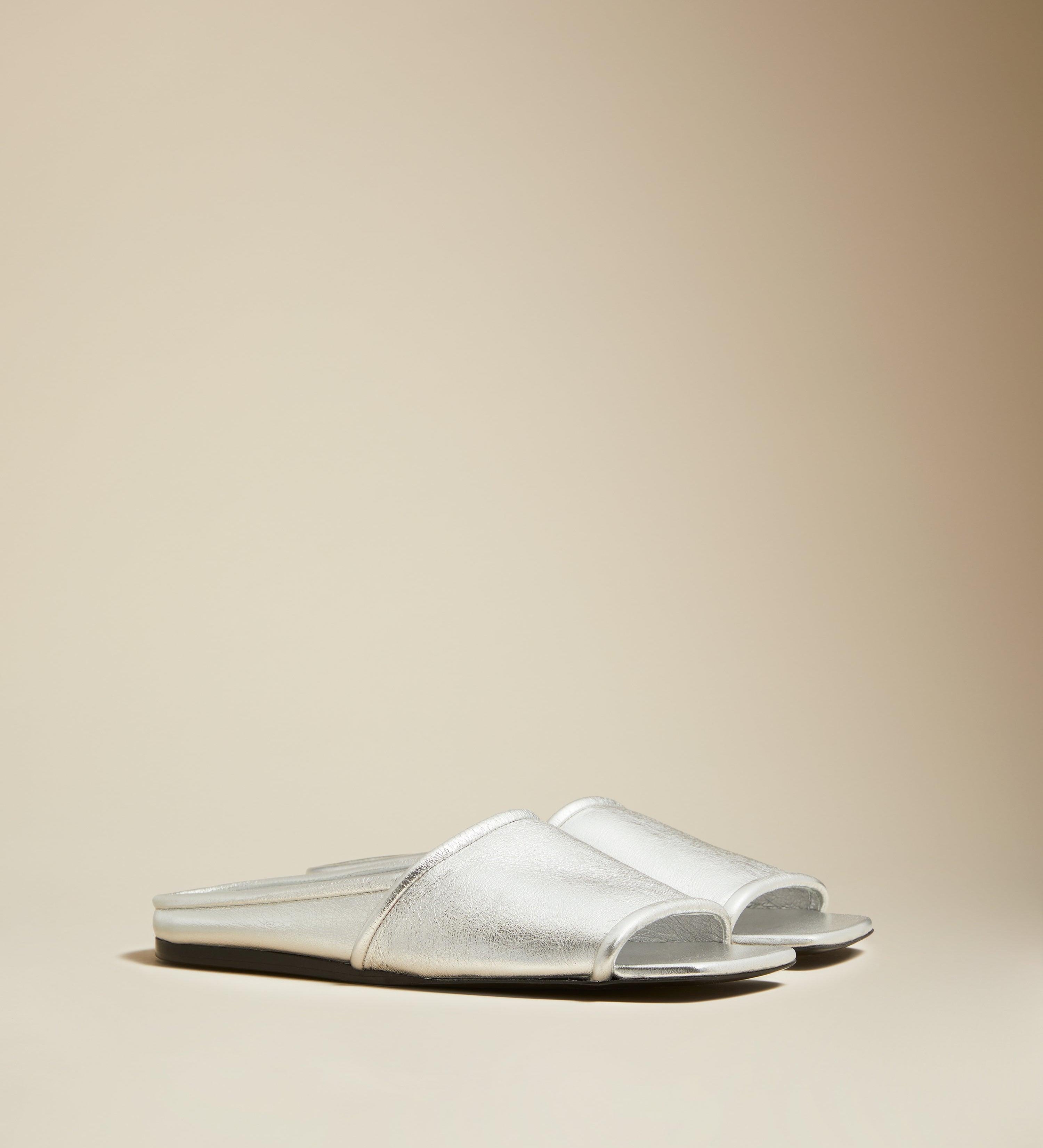 The Stagg Flat in Silver Leather - The Iconic Issue